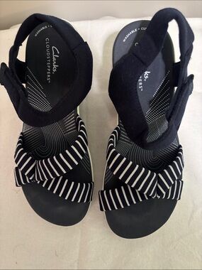 Clarks Cloudsteppers Women's Navy Striped Sandals Size 7.5